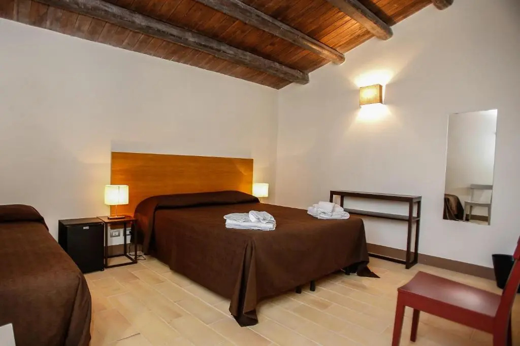 Standard Triple room