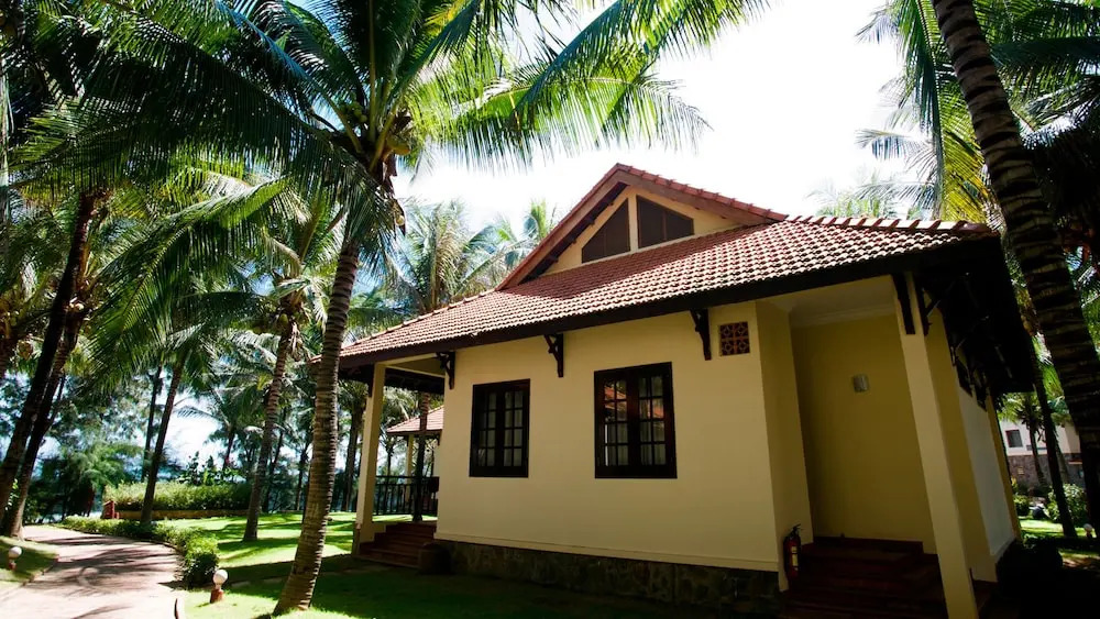 Golden Coast Resort & Spa