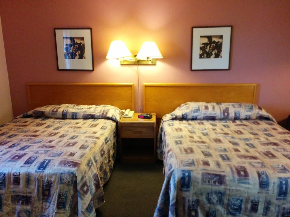Esquire Motel — 5