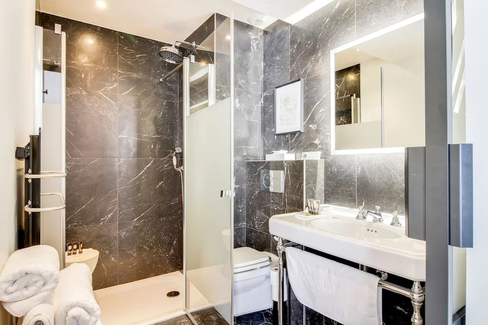 Mom’Art Hotel - Général