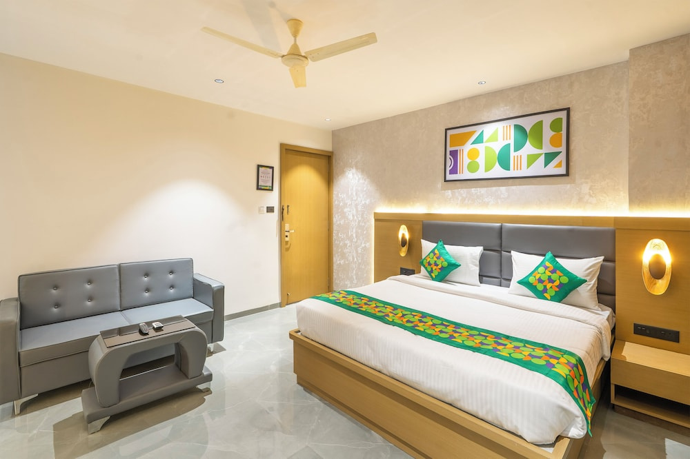 Deluxe Double room (full double bed)