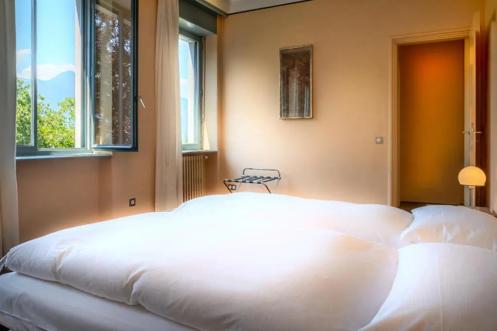 Standard Double room with park view (full double bed)