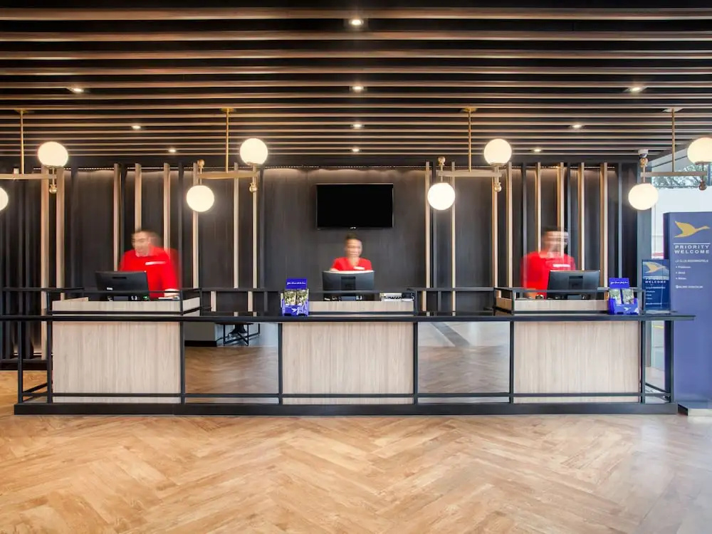 Lobby & Reception