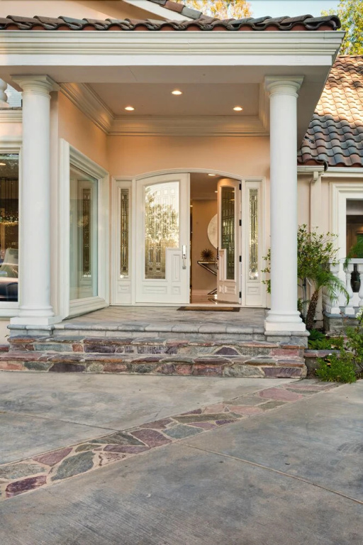 Breathtaking Views in Encino Hills Pool