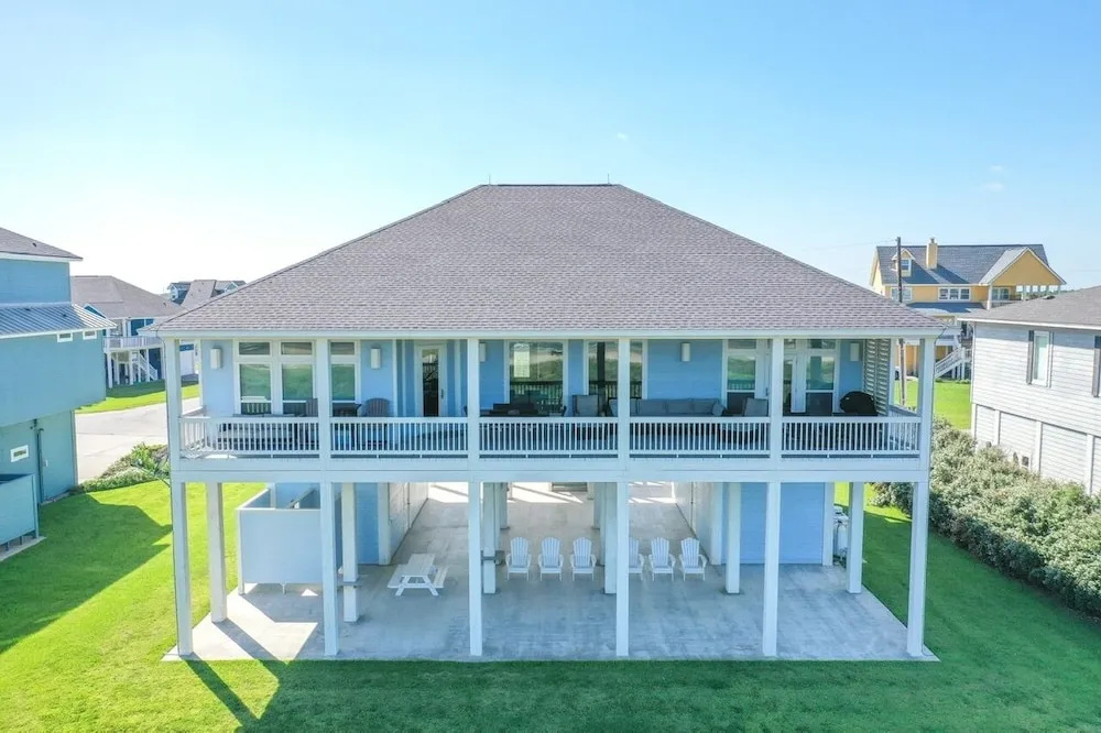 Seashells By The Seashore 3 Bedroom Home by RedAwning