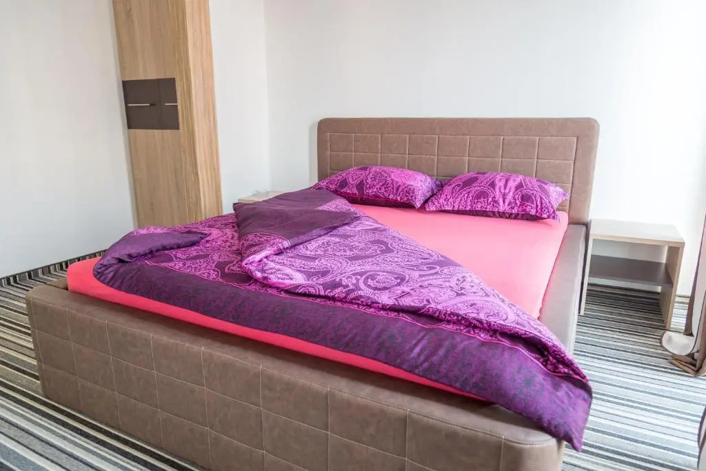 Deluxe Double room (full double bed)