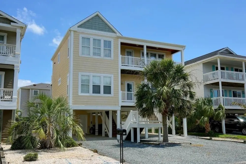 Casa De La Playa 4 Bedroom Home by RedAwning