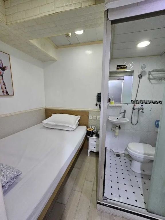 Economy room
