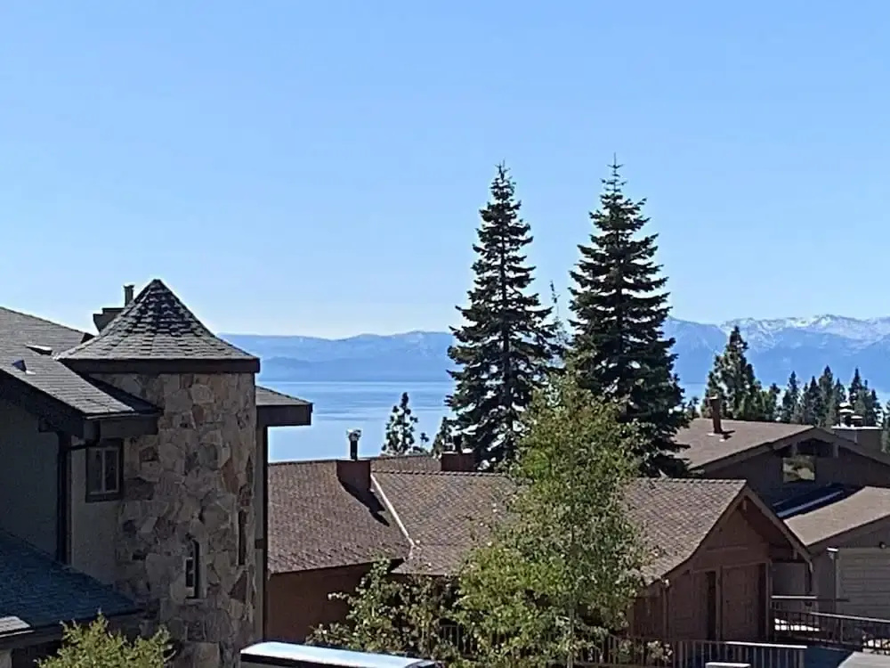 Inclining View 3 Bedroom Home by RedAwning