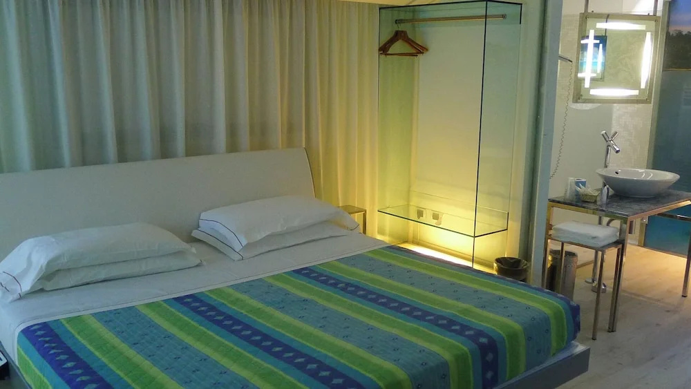 Double Suite (full double bed)
