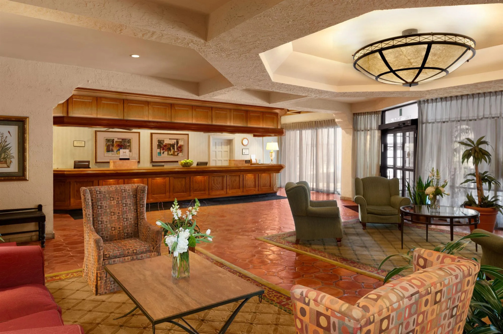 Embassy Suites Kansas City Plaza - Général