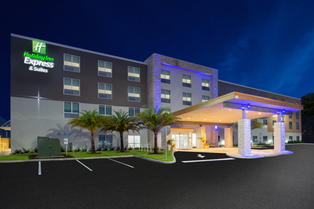 Holiday Inn Express & Suites Deland South by IHG