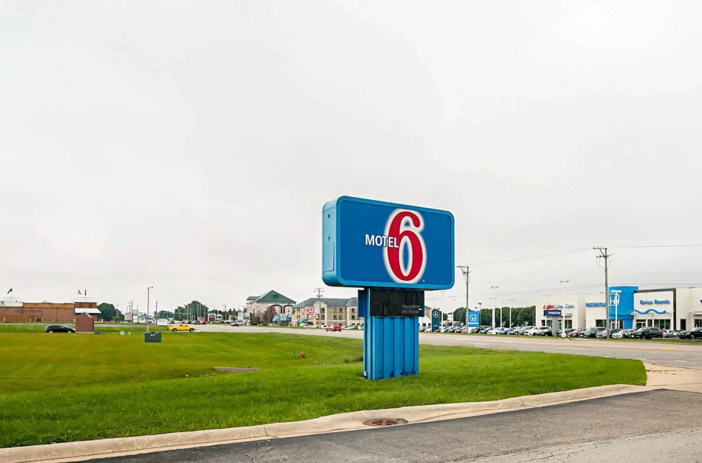 Motel 6 Sycamore, IL