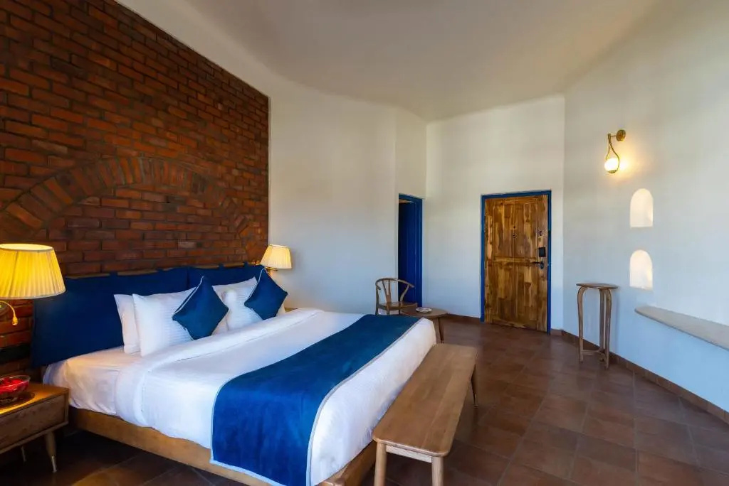 Standard Double room with balcony (full double bed)