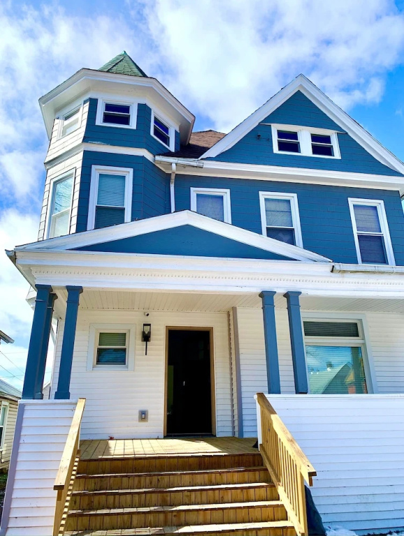 The Iron Scow - With Private Yard & Parking, Near Falls & Casino by Niagara Hospitality