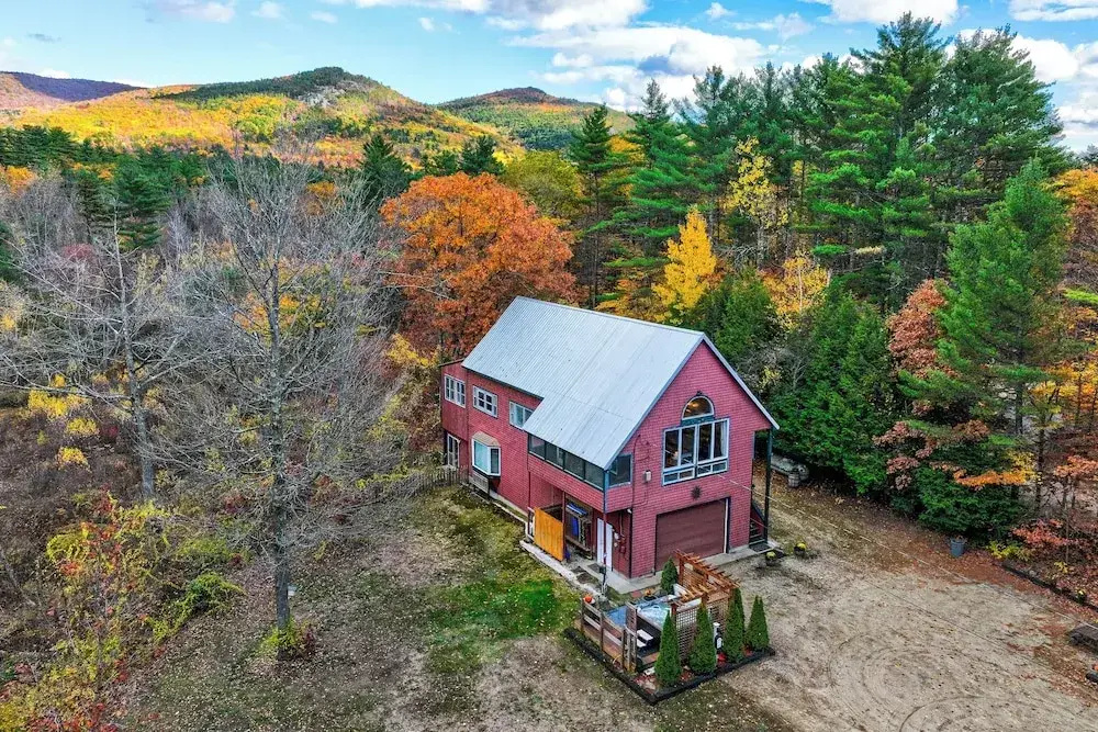 White Mountains Home w/ Hot Tub - Walk to Town!