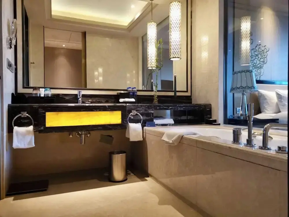 Luxury Suite