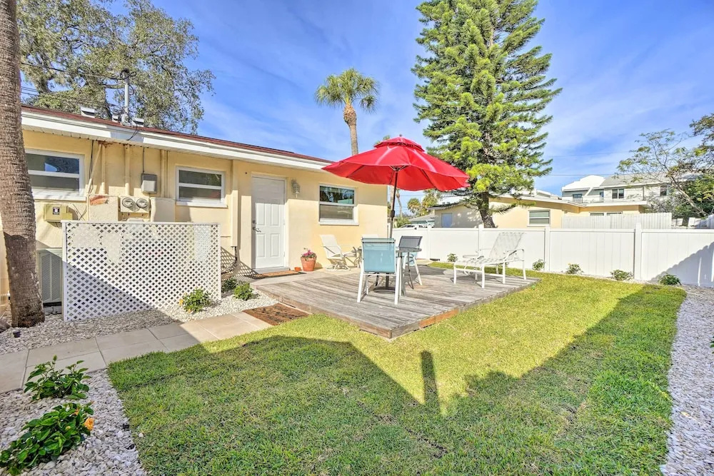 Pet-friendly Dunedin Townhome w/ Private Yard