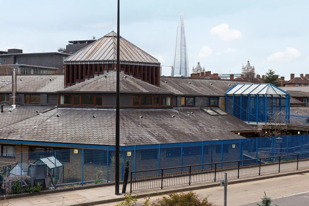 2 Bedroom House Near Wapping Station