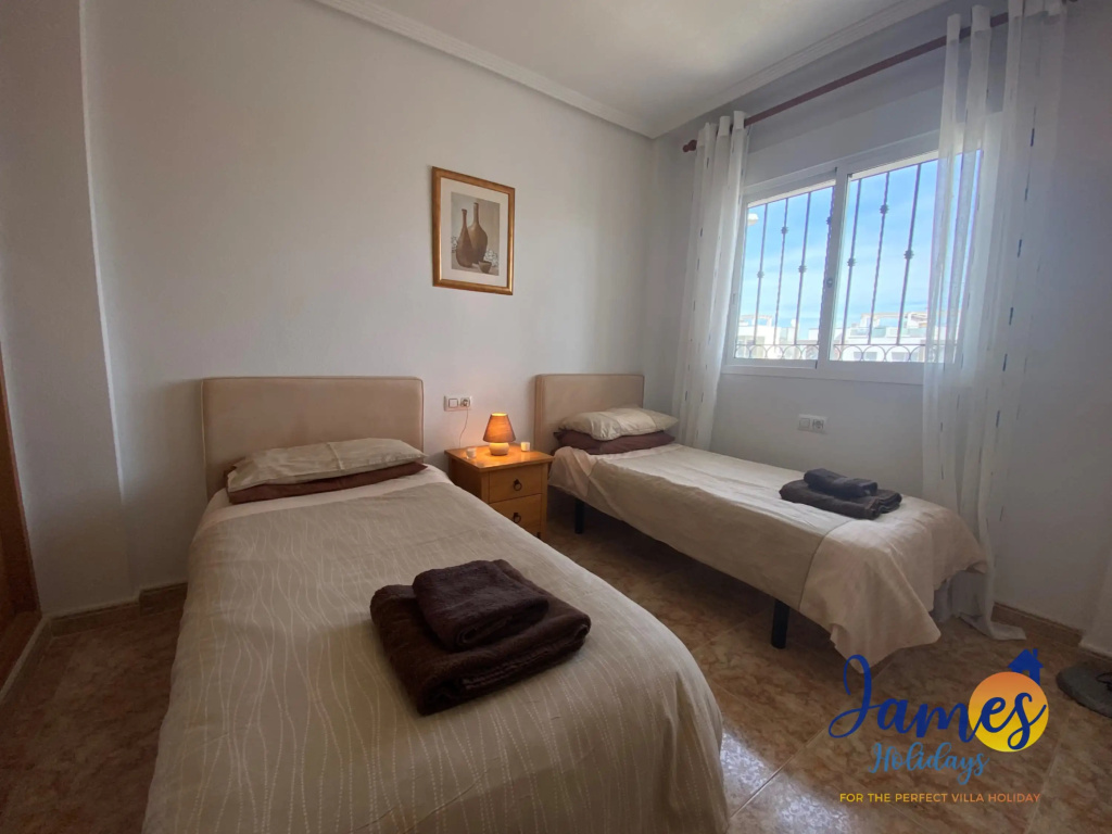 La Cinuelica R3 1st flr apt, roof terrace, pool L129
