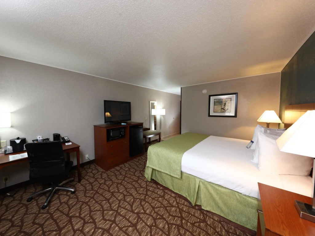 AmericInn by Wyndham Grand Rapids Airport North - Chambres