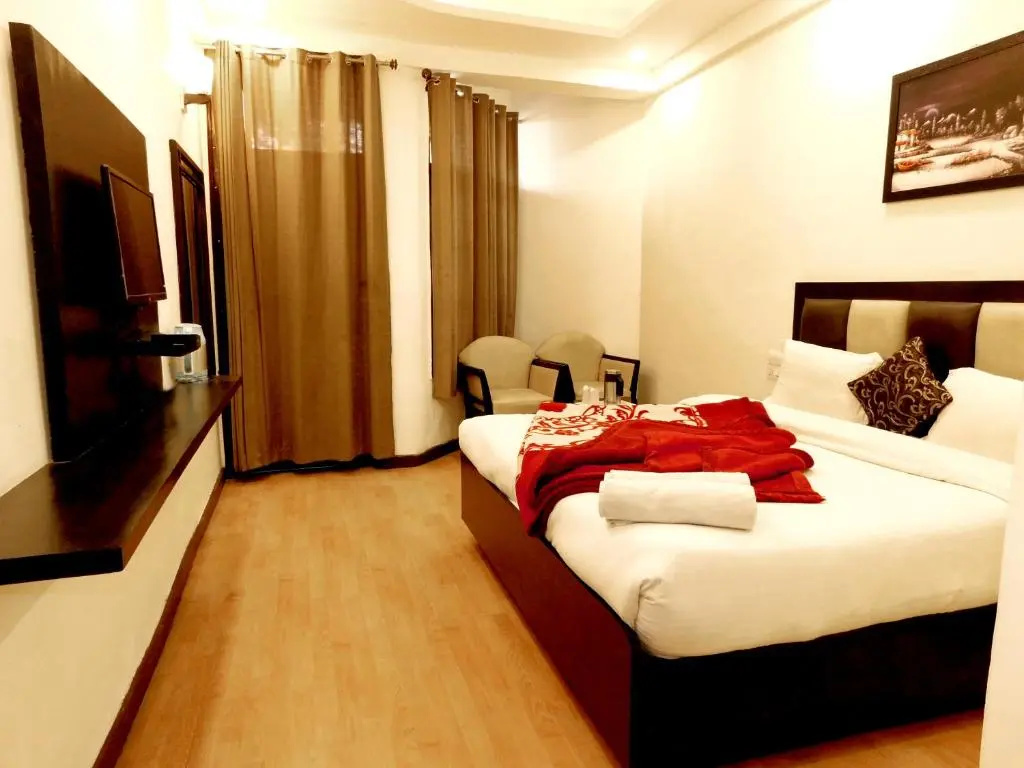 Standard Double room with balcony (full double bed)
