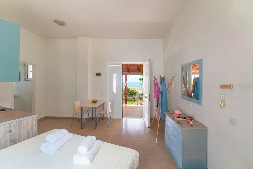 Standard Double room beachfront (full double bed)