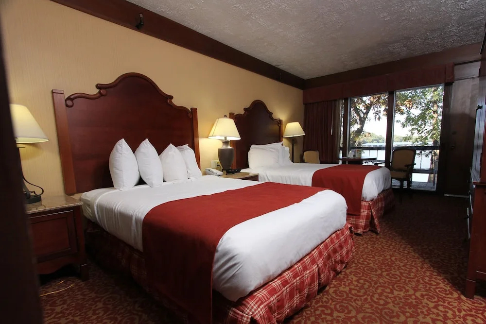 Deluxe Quadruple Basement room