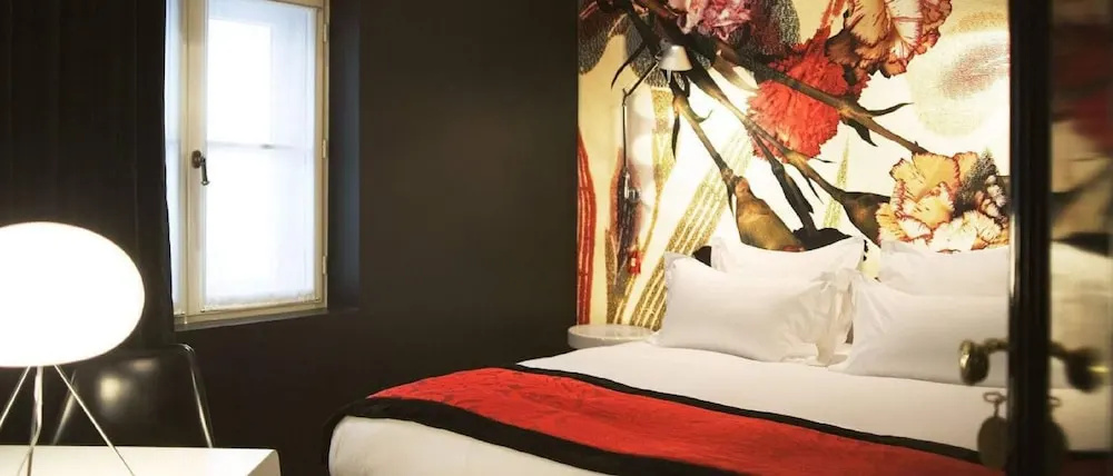 Hôtel du Petit Moulin, Haute Couture hotel by Lacroix 47