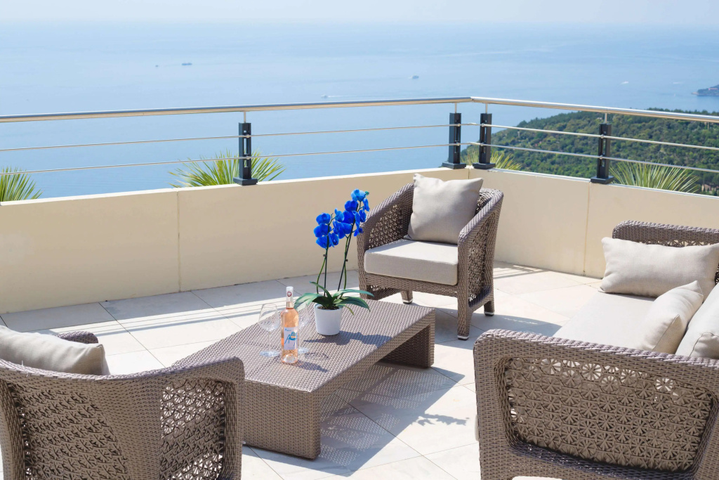 Balcony & Terrace