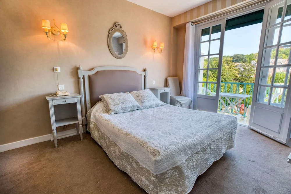 Standard Double room with balcony (full double bed)