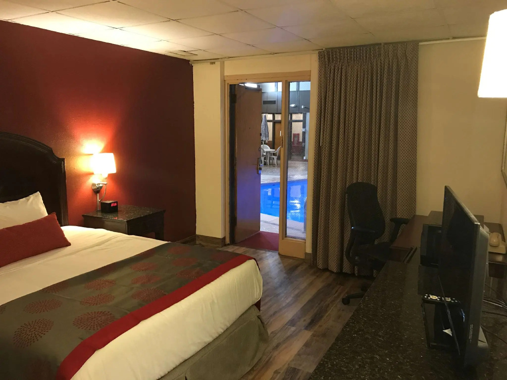Pool Access Double room (full double bed)