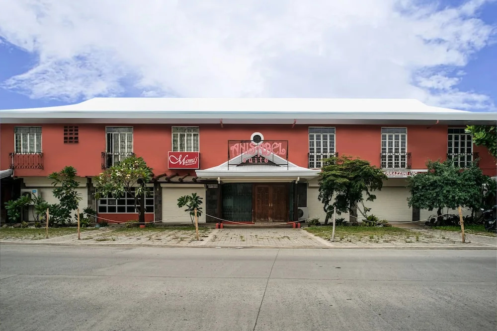OYO 579 Anisabel Suites