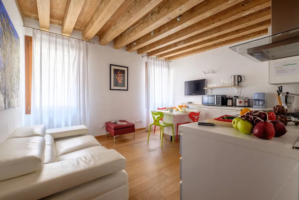 2 Bedrooms Apartment