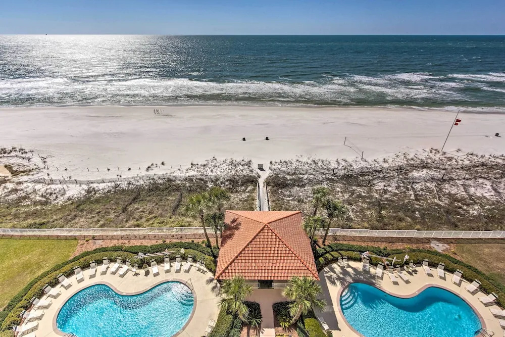 Gulf Views & Pool Access: Coral Reef Resort Condo