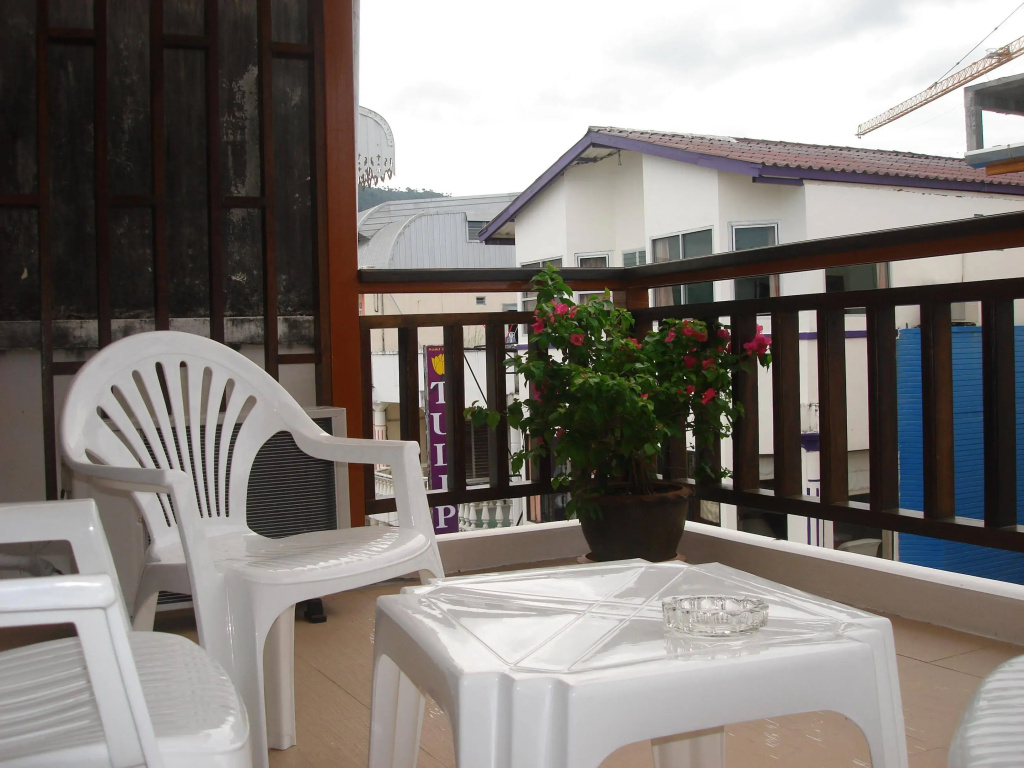 Tropicoza Guest House