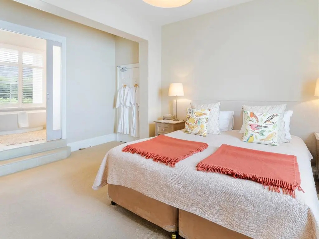Double Suite (full double bed)