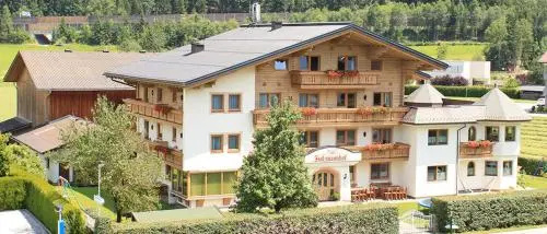 Holzmannhof und Michis Appartementhaus