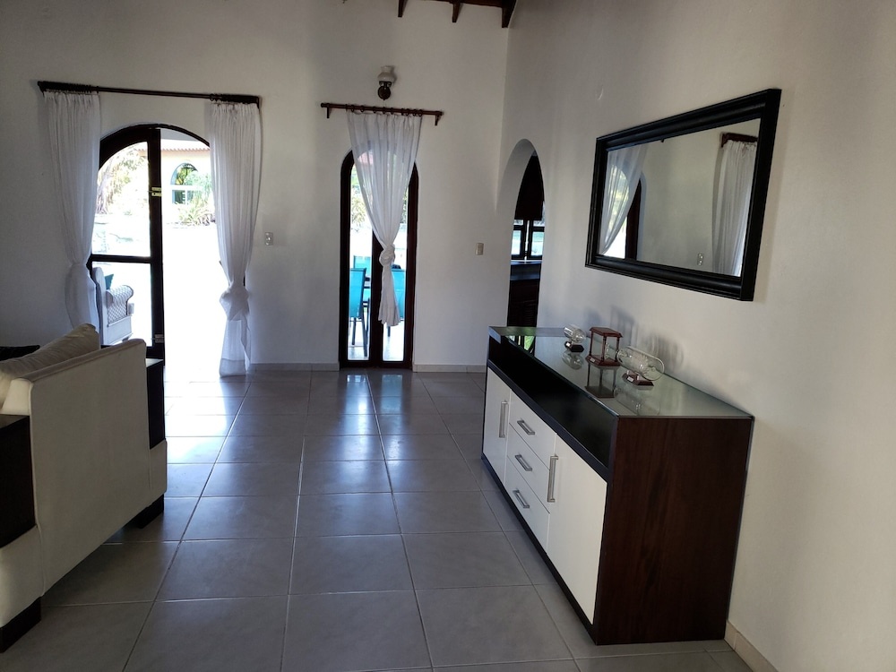 Villa 6 Bedrooms Guests Friendly