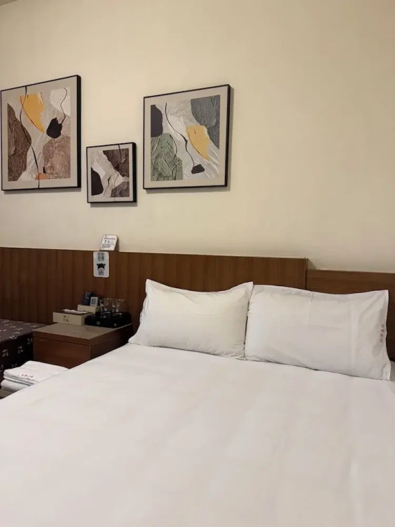 Deluxe Double room with city view (full double bed)