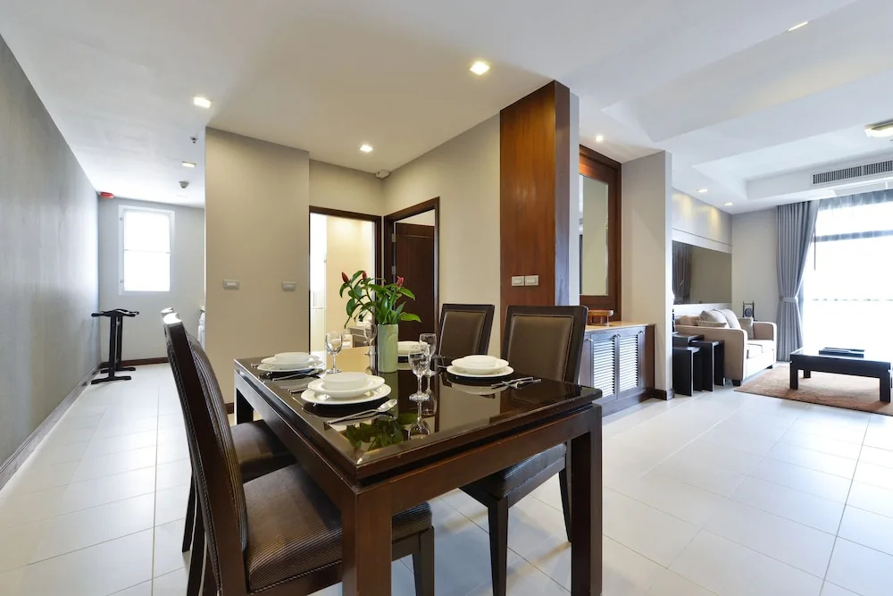 Executive Double Suite, bed type is subject to availability, full double bed room photo 1