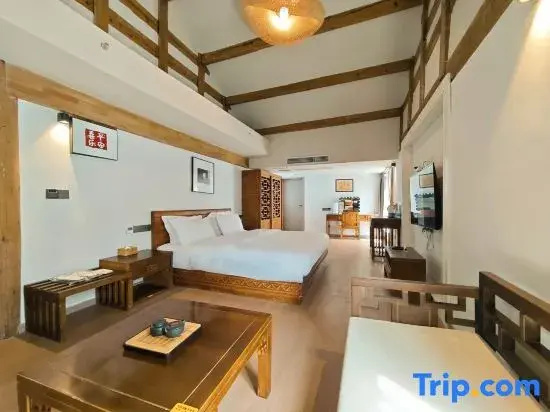 Deluxe Double room (full double bed)