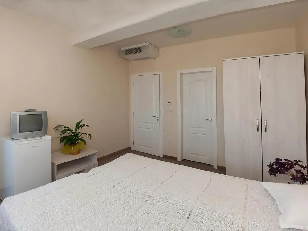 Economy Double room (full double bed)