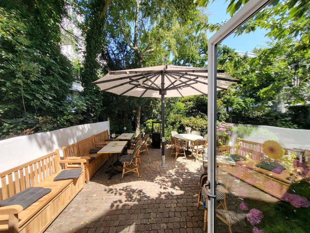 Двухместный номер Standard двуспальная кровать в Aussen Alster Hotel