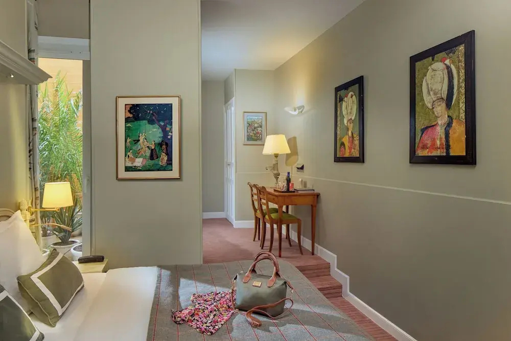 Relais Du Louvre 73
