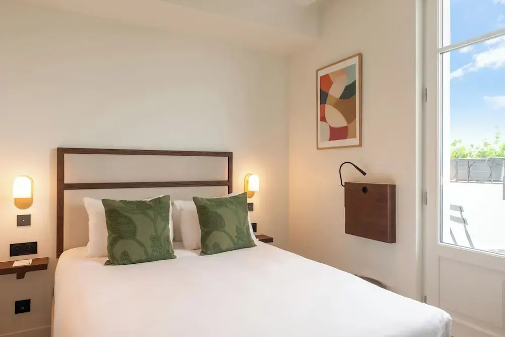 Deluxe Double room with balcony (full double bed)