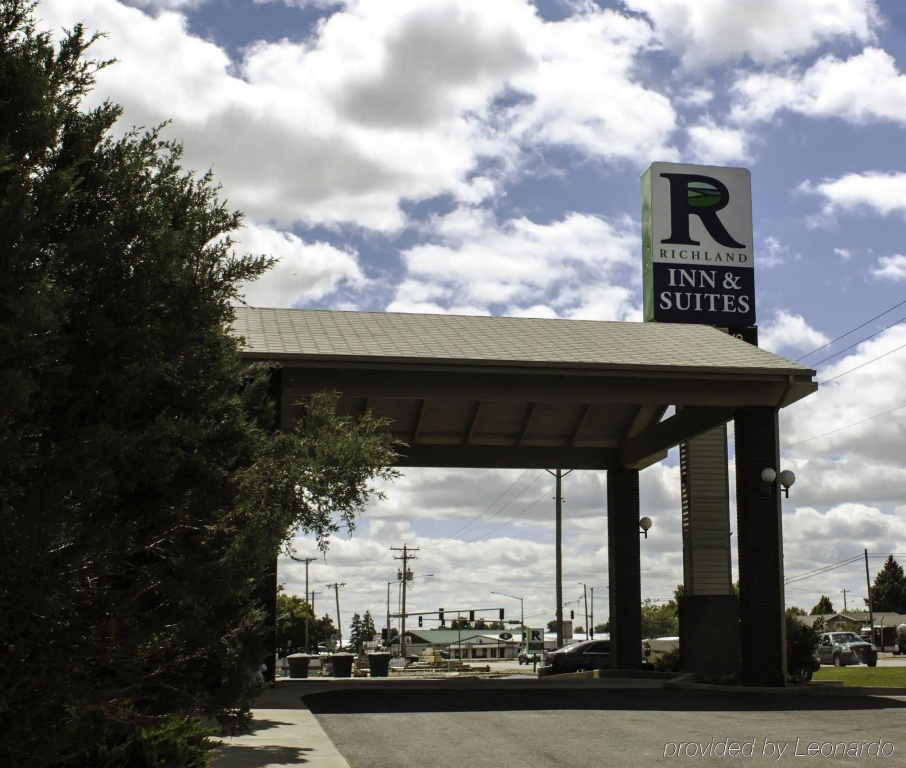 Richland Inn & Suites