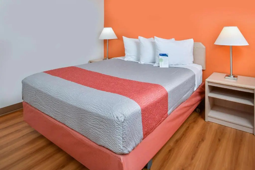 Deluxe Double room (full double bed)
