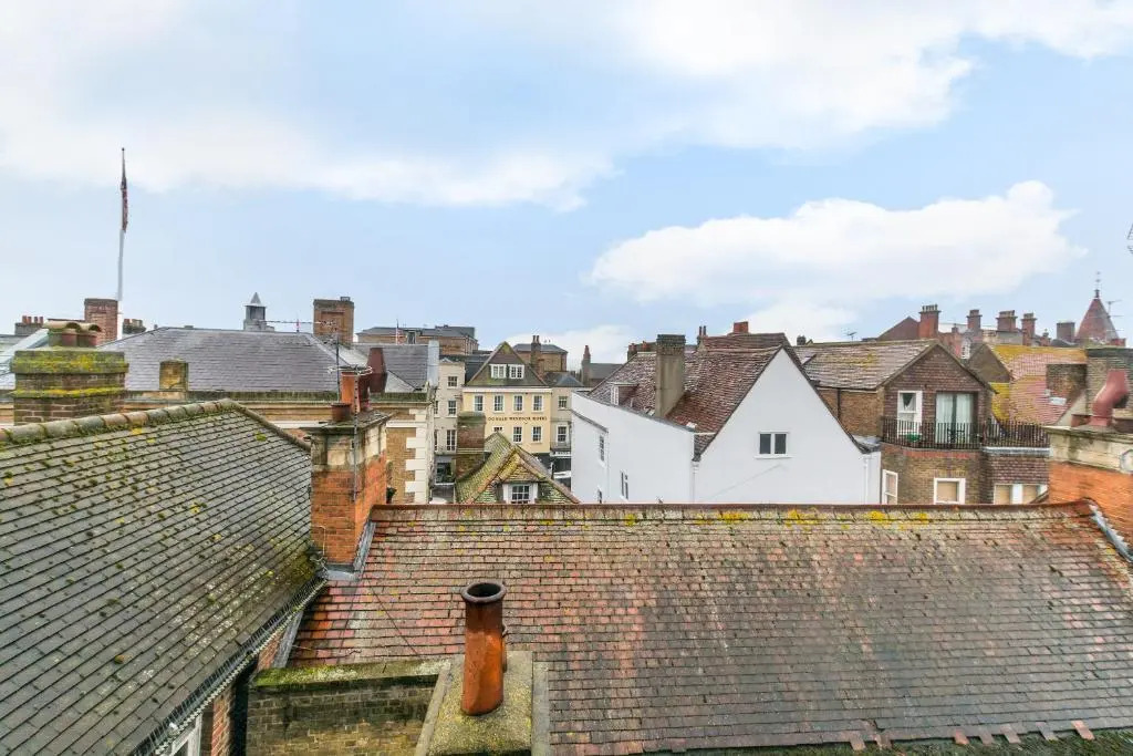 Castle Properties: The Sovereign 5 Bed Town House