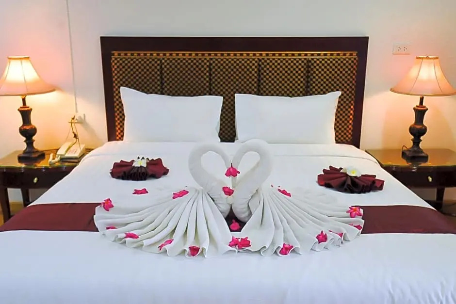 Pattaya Hiso Hotel - Tap to explore photos